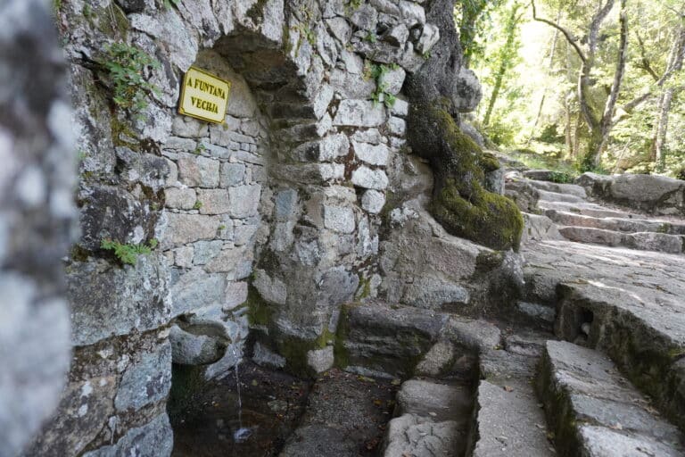Urtaca fontaine et escaliers